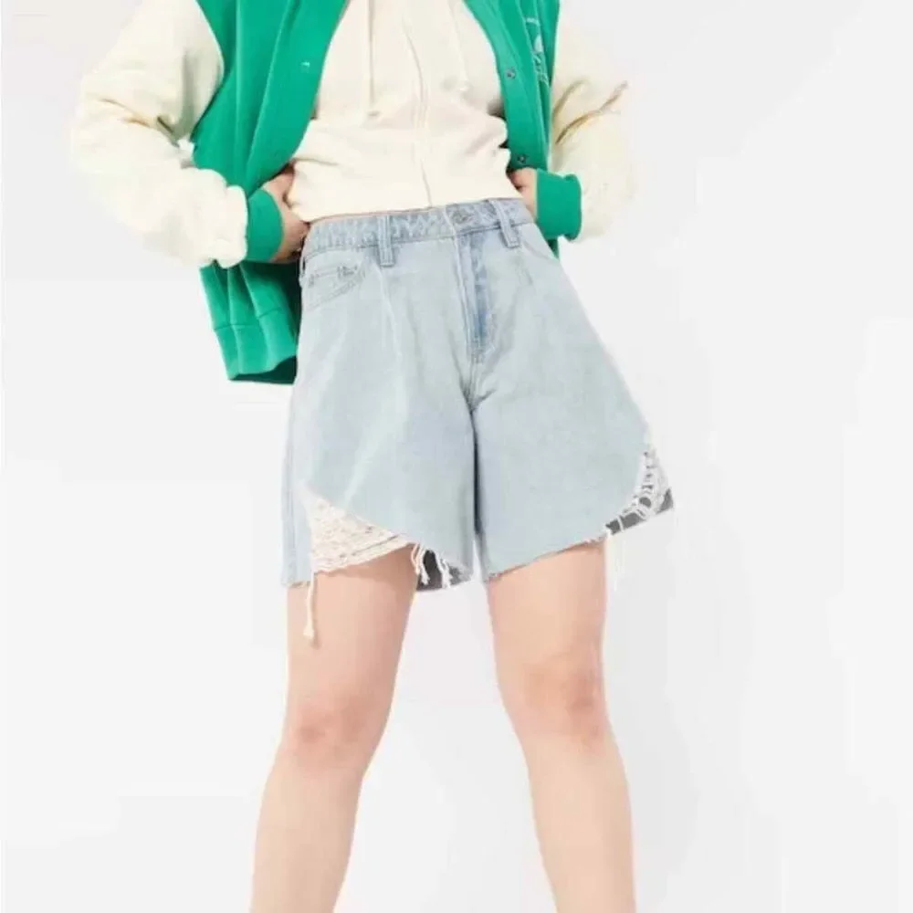 Hollister High-Rise Vintage Baggy Denim Shorts 23
